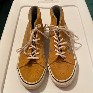 Vans off the wall skateboard shoe high tops